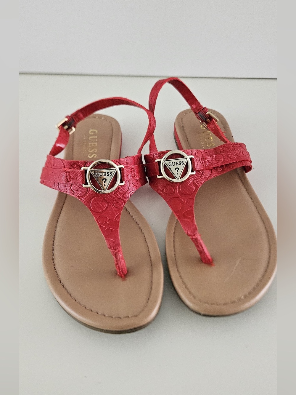 Women's Red Thong Guess Sandals - Classic Casual Style